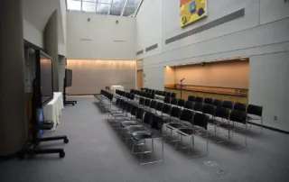 Skylight8-1400-0925 Kelly Skylight Room - Flexible Event Space in NYC. Set up for presentation with screens at the front.